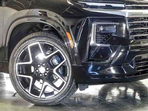 Used 2025 Chevrolet Traverse High Country FWD image 4
