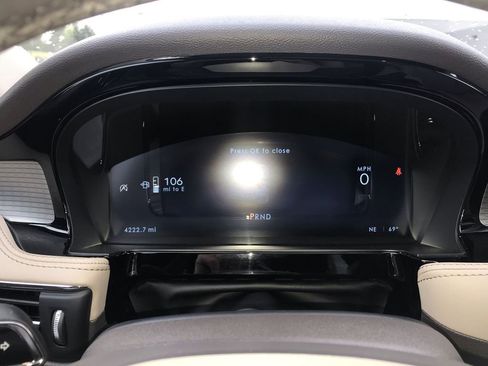 Used 2024 Lincoln Corsair AWD w/ Equipment Group 101A image 15