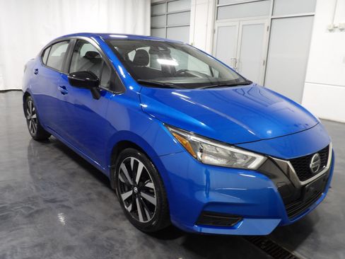 Used 2022 Nissan Versa SR w/ Convenience Package FWD image 2