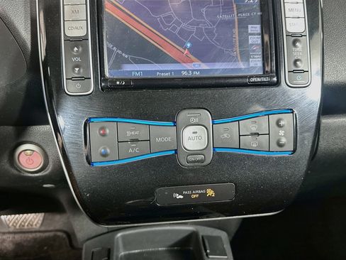 Used 2015 Nissan Leaf SV FWD image 23