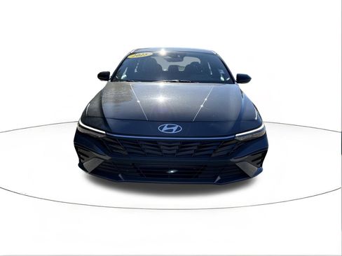 Certified 2025 Hyundai Elantra Sport image 8