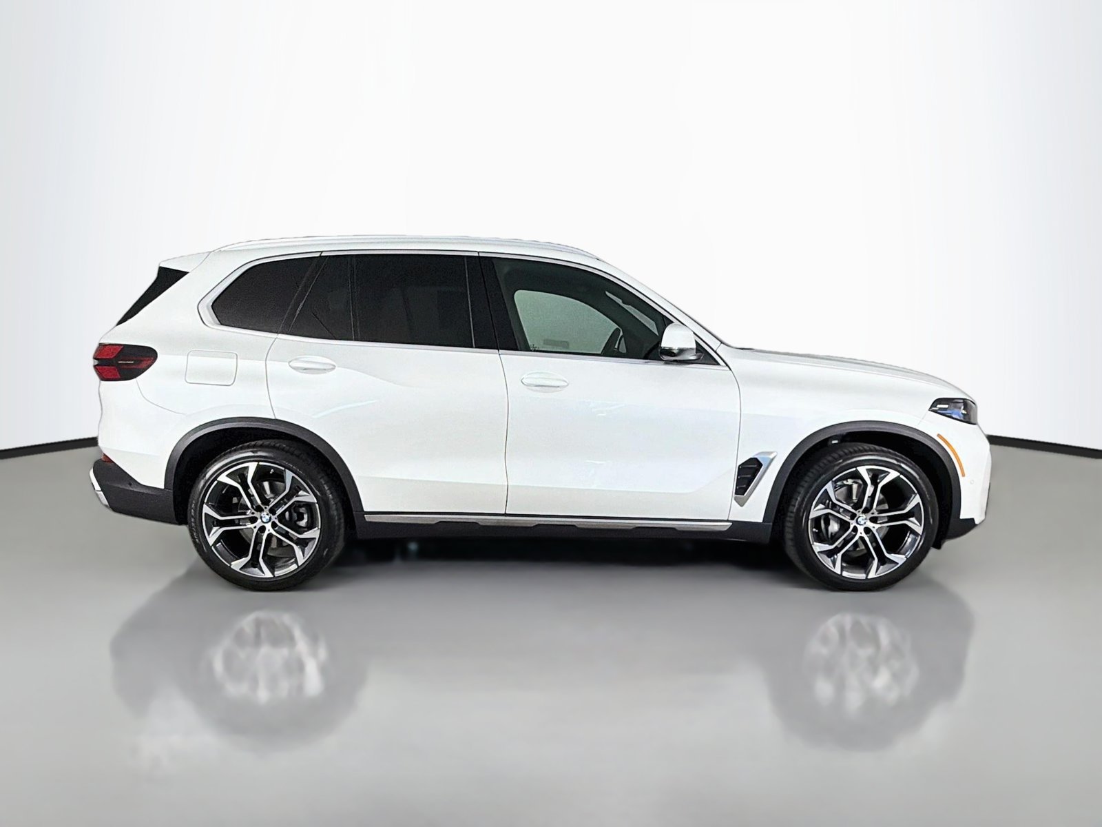 Used 2026 BMW X5 xDrive40i w/ Premium Package AWD/4WD image 8