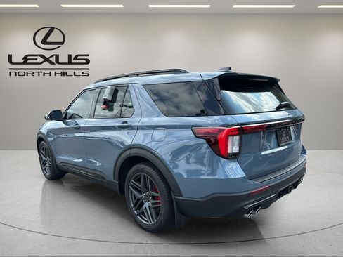 Used 2025 Ford Explorer ST AWD/4WD image 8