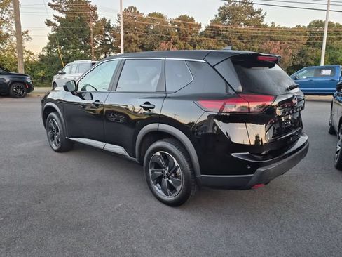 Used 2025 Nissan Rogue SV FWD image 5