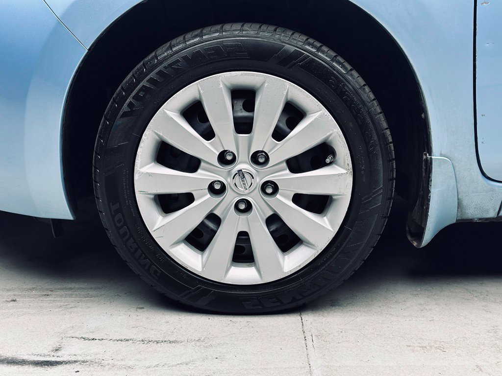Used 2015 Nissan Leaf S FWD image 32