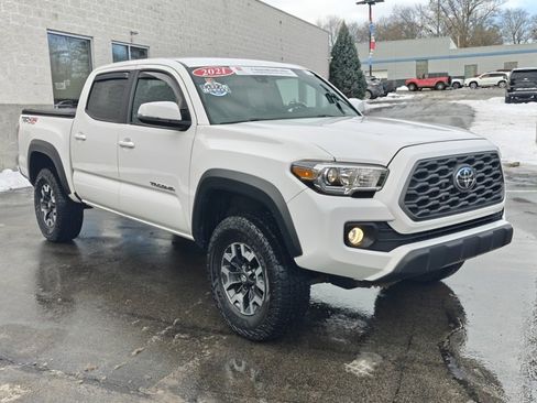 Certified 2021 Toyota Tacoma TRD Off-Road image 3