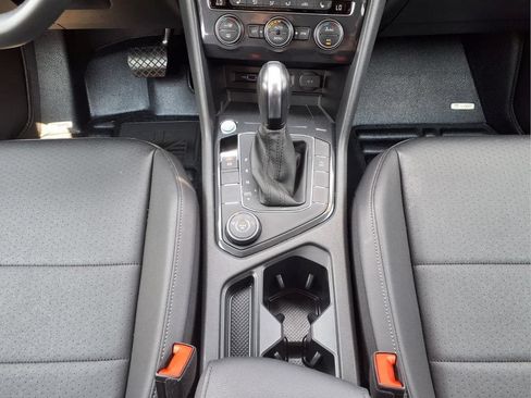 Used 2020 Volkswagen Tiguan SE AWD/4WD image 26