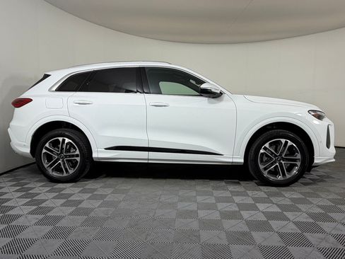 Used 2025 Audi Q5 Premium w/ Convenience Package AWD/4WD image 8