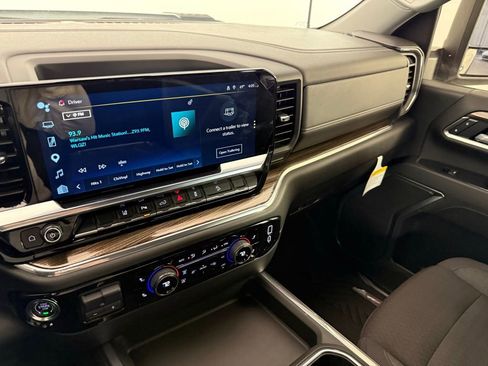 Used 2025 Chevrolet Silverado 2500 LT w/ Z71 Chrome Sport Edition AWD/4WD image 23