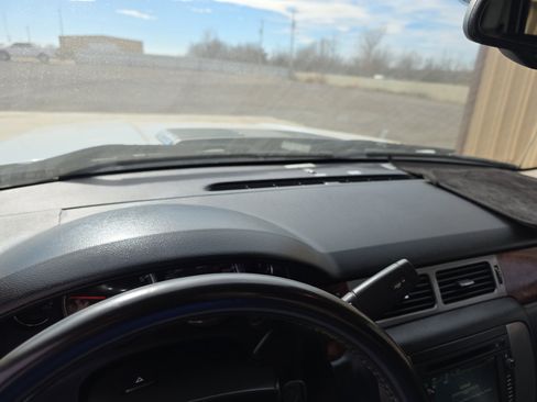 Used 2011 GMC Sierra 2500 SLT w/ SLT Convenience Package image 39