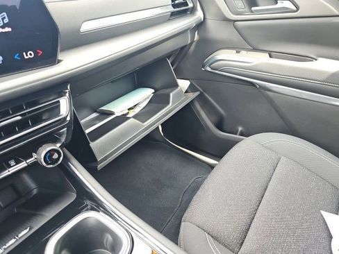 Used 2025 Chevrolet Traverse LT image 51