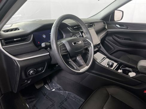 Used 2023 Jeep Grand Cherokee Limited w/ Black Appearance Package AWD/4WD image 9