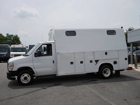 Used 2018 Ford E-450 and Econoline 450 Super Duty RWD image 3