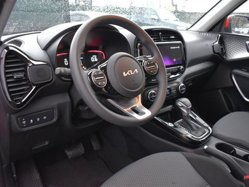 Used 2023 Kia Soul S FWD image 3
