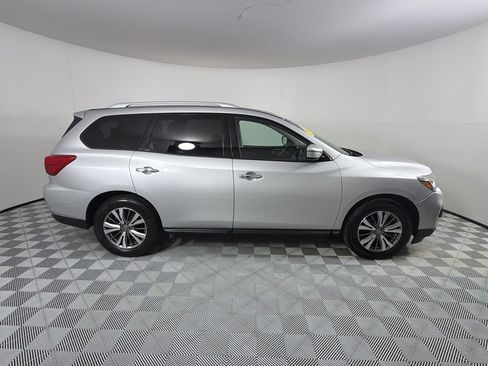 Used 2019 Nissan Pathfinder SV FWD image 4