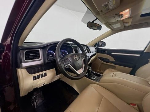 Used 2016 Toyota Highlander XLE FWD image 18