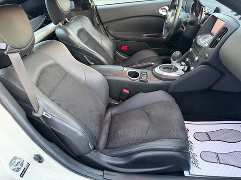 Used 2017 Nissan 370Z Touring image 19
