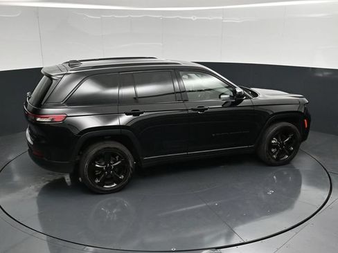 Used 2023 Jeep Grand Cherokee Limited w/ Black Appearance Package AWD/4WD image 51