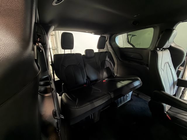 Used 2026 Chrysler Pacifica Select FWD image 15