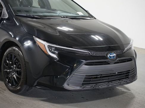 Certified 2025 Toyota Corolla LE w/ Convenience Package FWD image 4
