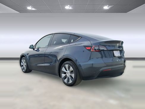 Used 2020 Tesla Model Y Long Range image 3