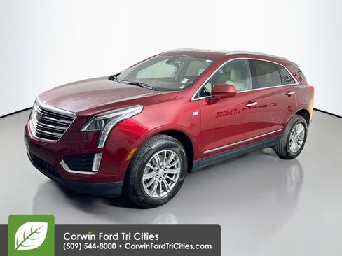 Used 2017 Cadillac XT5 Luxury w/ Driver Awareness Package FWD image 4