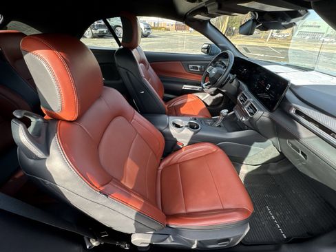Used 2025 Ford Mustang GT Premium image 28