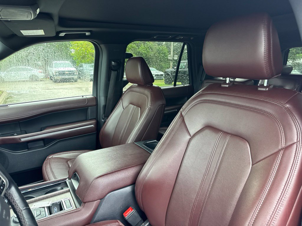 Used 2024 Ford Expedition Limited RWD image 10