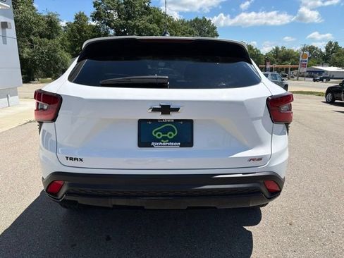 Certified 2024 Chevrolet Trax RS FWD image 4