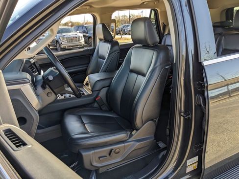 Used 2024 Ford Expedition XLT image 33