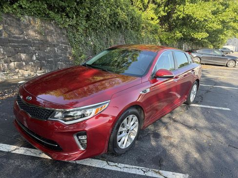 Used 2018 Kia Optima S FWD image 1