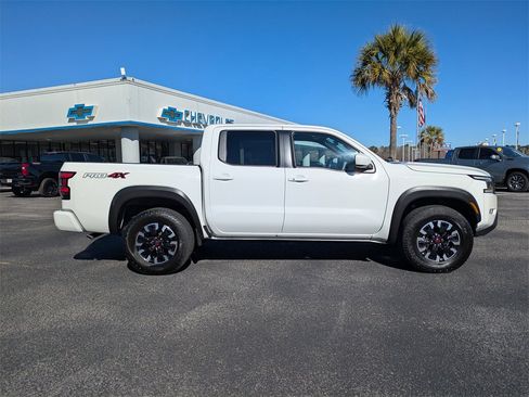 Used 2024 Nissan Frontier PRO-4X image 2