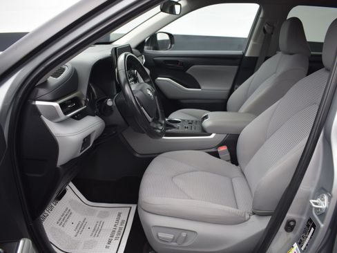 Used 2023 Toyota Highlander LE AWD/4WD image 16