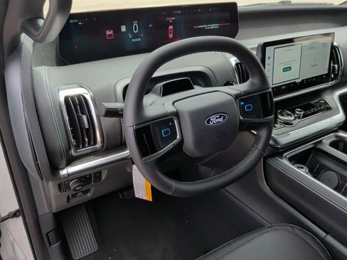 New 2027 Ford Expedition Platinum w/ Stealth Appearance Package AWD/4WD image 15