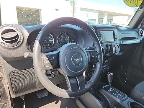 Used 2018 Jeep Wrangler Unlimited Sahara w/ Connectivity Group AWD/4WD image 12