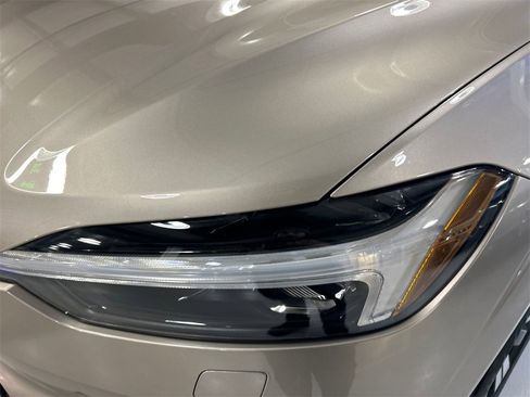 Certified 2024 Volvo XC60 T8 Plus w/ Protection Package Premier image 7