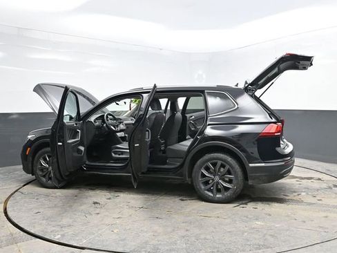 Used 2022 Volkswagen Tiguan SE image 44
