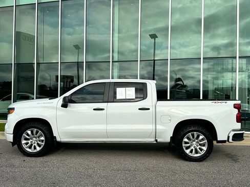 Used 2023 Chevrolet Silverado 1500 Custom image 14