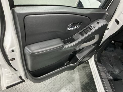 Used 2023 Nissan Frontier SV image 23