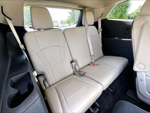 Used 2020 Buick Enclave Premium w/ Sun and Sites Package FWD image 33