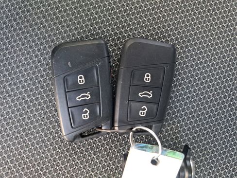 Used 2022 Volkswagen Taos S image 37