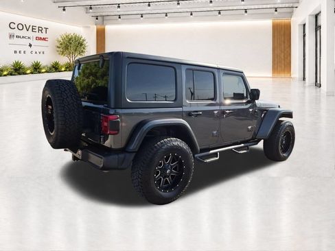 Used 2018 Jeep Wrangler Unlimited Rubicon AWD/4WD image 13