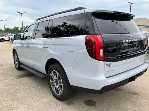 Certified 2025 Ford Expedition Active AWD/4WD image 4
