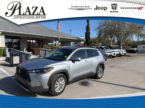 Used 2023 Toyota Corolla Cross LE image 1