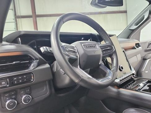 Used 2025 GMC Yukon XL Denali AWD/4WD image 19