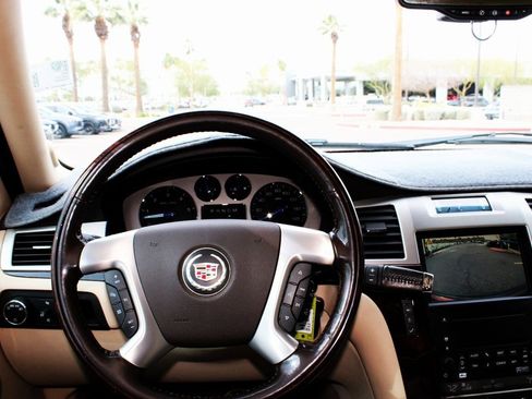 Used 2007 Cadillac Escalade AWD w/ Information Package image 28