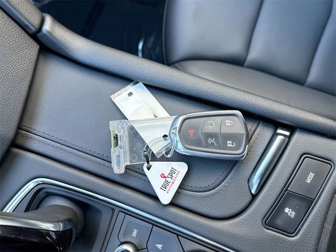 Used 2025 Cadillac XT5 Sportv w/ LPO, Floor Liner Package image 36