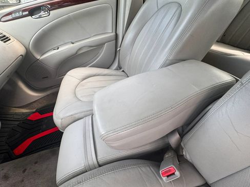 Used 2009 Buick Lucerne CXL FWD image 16