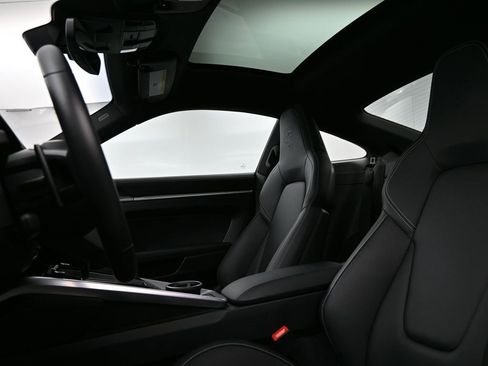 Used 2025 Porsche 911 Carrera image 5