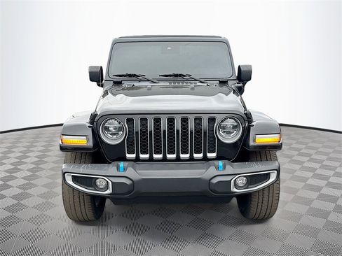 Used 2022 Jeep Wrangler Unlimited Sahara w/ Cold Weather Group image 2